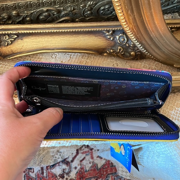 Loungefly x Caroline Wallet - Picture 4 of 6